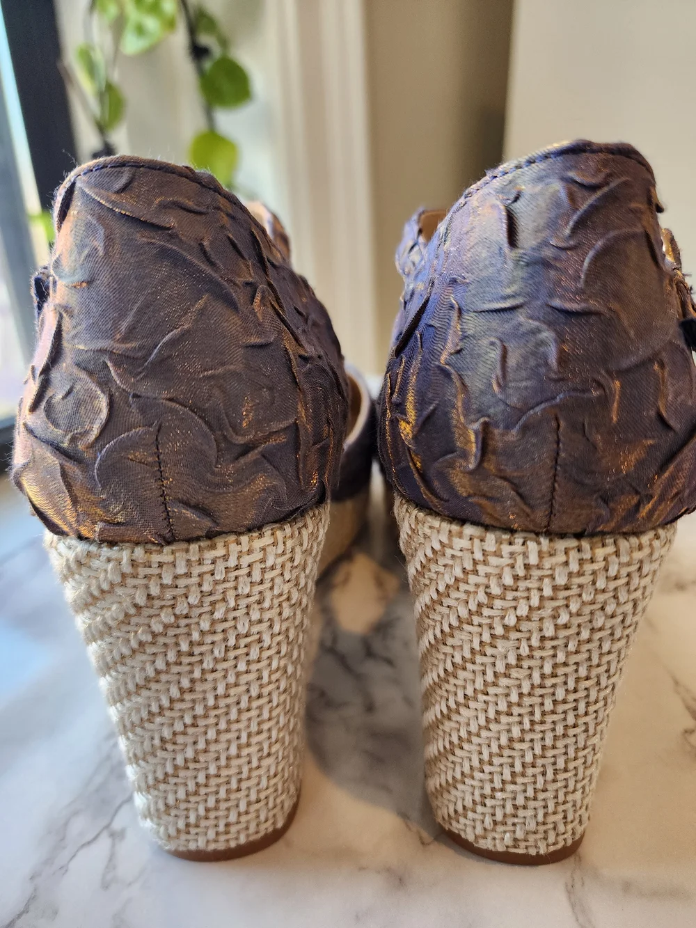 🇮🇳Metallic/Iredescent Lavender/Mauve/Gold Wedge Sandals with T-Strap SZ 41